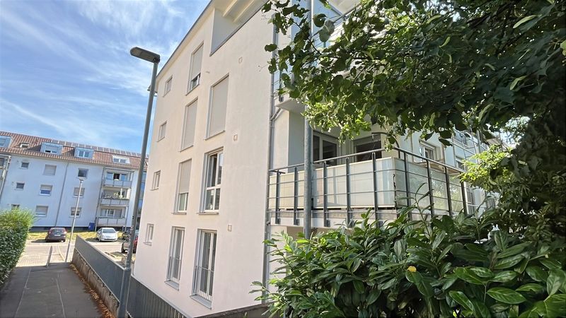 Schöne helle 4 Zimmerwohnung mit Balkon 2.OG